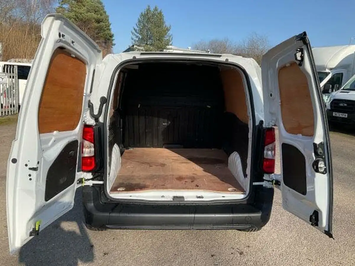 2021-peugeot-partner-15-bluehdi-1000-professional-100ps-eu6dt-panel-big-9