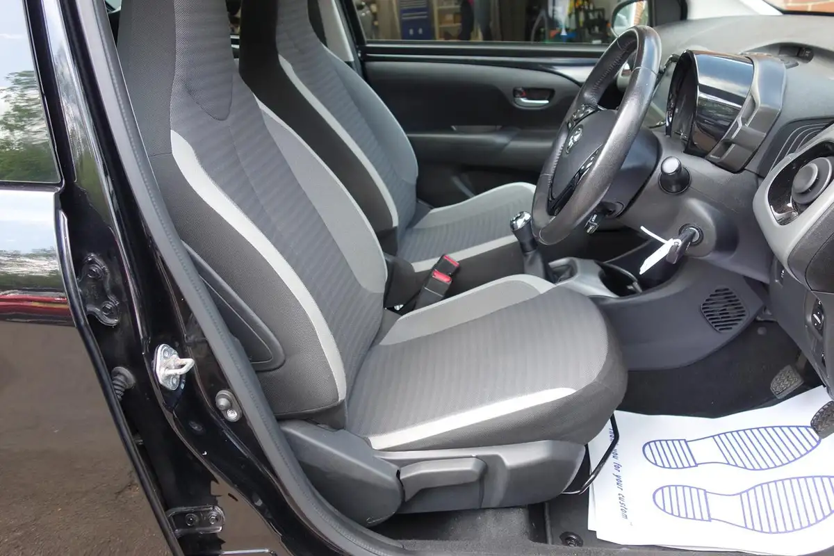 2020-toyota-aygo-10-vvt-i-x-play-big-13