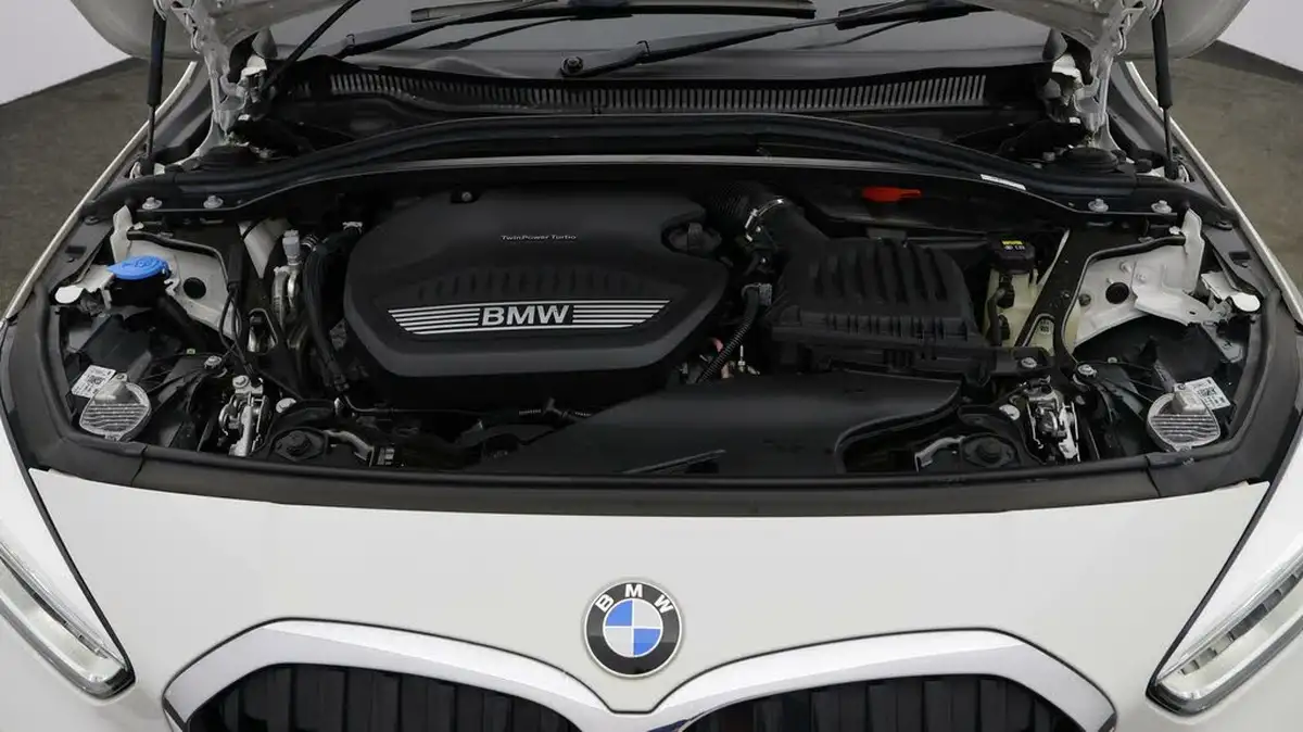 2021-bmw-1-series-20td-120d-xdrive-sport-lcp-big-18