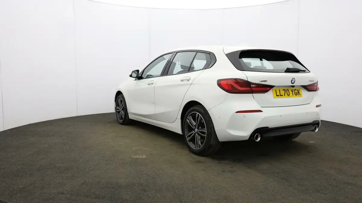 2021-bmw-1-series-20td-120d-xdrive-sport-lcp-big-42
