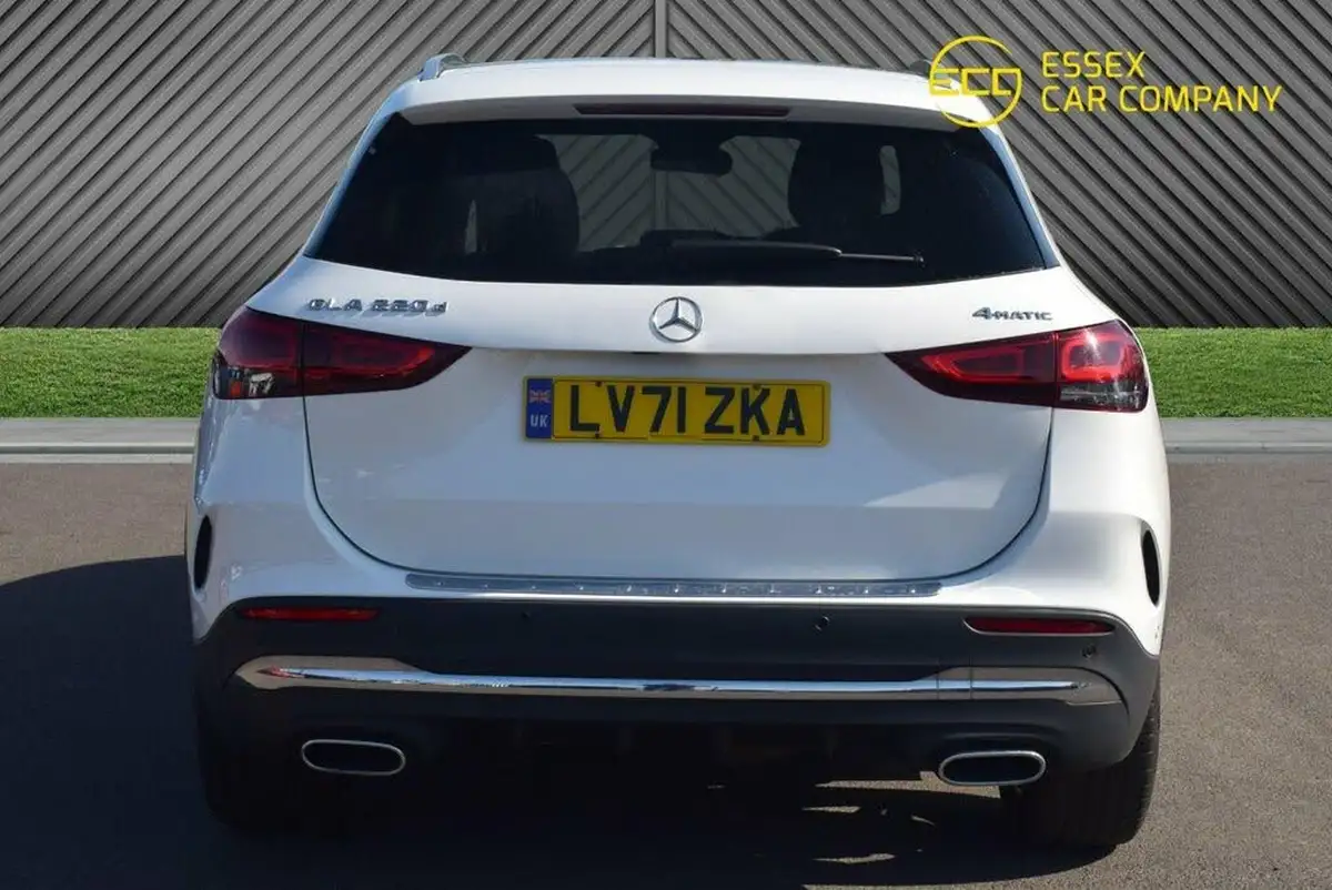 2021-mercedes-benz-gla-class-big-11