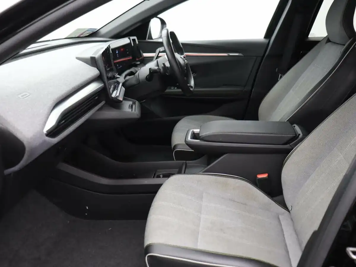 2023-renault-megane-e-tech-e-techno-big-8