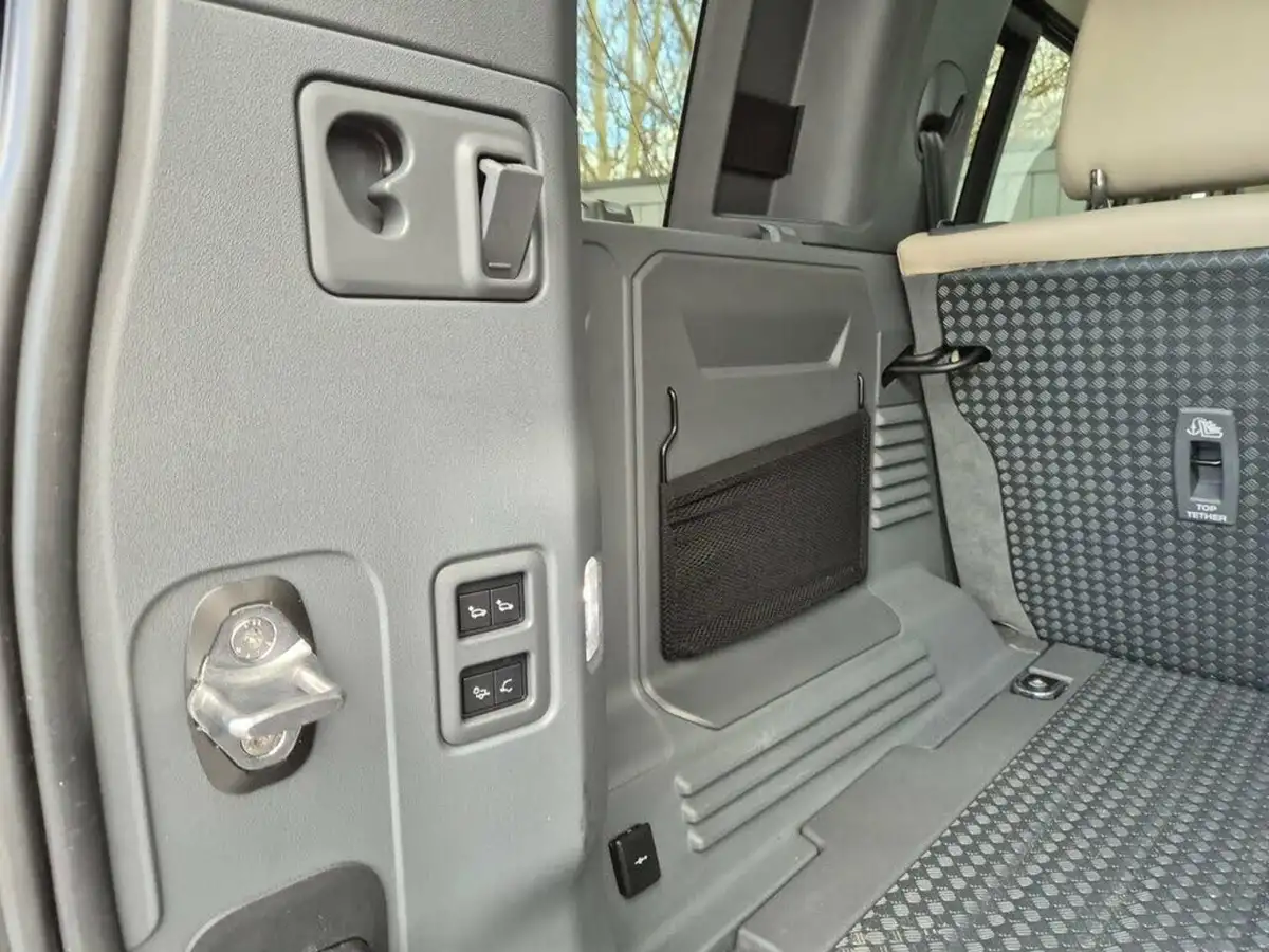 2020-land-rover-110-defender-20-d240-first-edition-110-big-23