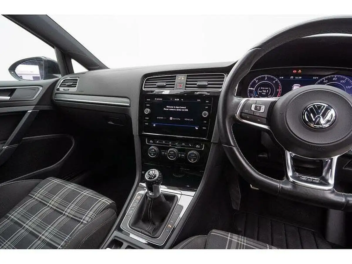 2017-volkswagen-golf-20tdi-gtd-blueline-ss-hatchback-5d-big-32