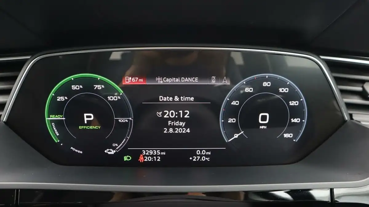 2021-audi-e-tron-50e-technik-station-wagon-big-10