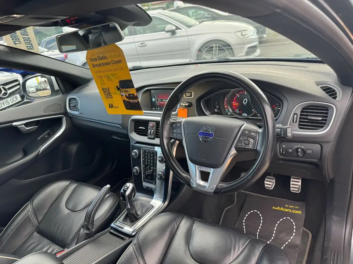2015-volvo-v40-20td-d2-r-design-lux-nav-big-34