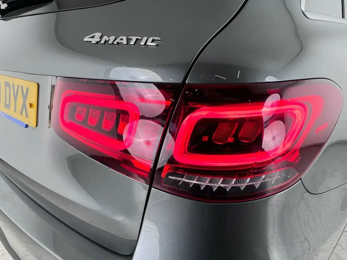 2020-mercedes-benz-glc-class-20d-glc300d-amg-line-premium-station-wagon-5d-big-7