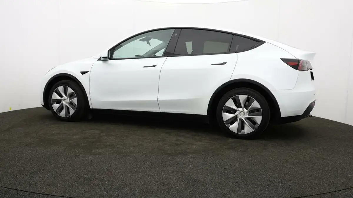 2023-tesla-model-y-e-rwd-big-65