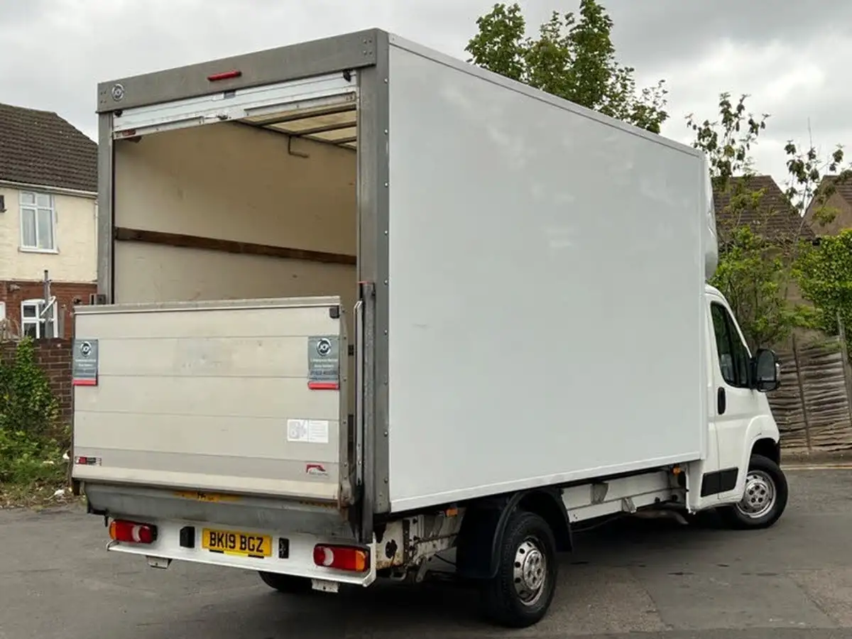 2019-peugeot-boxer-20-bluehdi-335-l4-luton-bfb-big-26