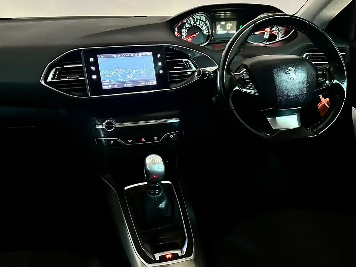 2018-peugeot-308-sw-15-bluehdi-active-15bluehdi-130bhp-big-11