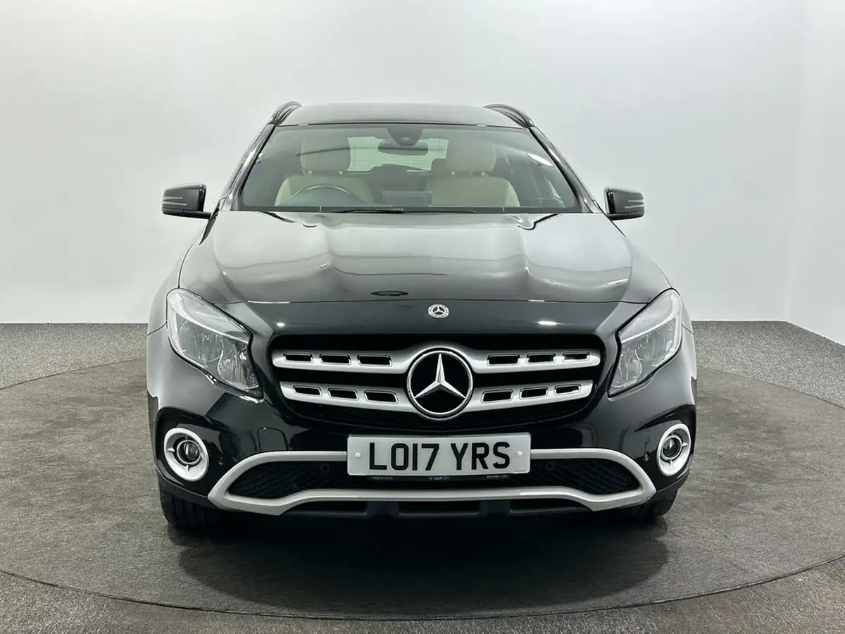 2017-mercedes-benz-gla-class-21d-gla-200d-se-executivess-7g-dct-big-1