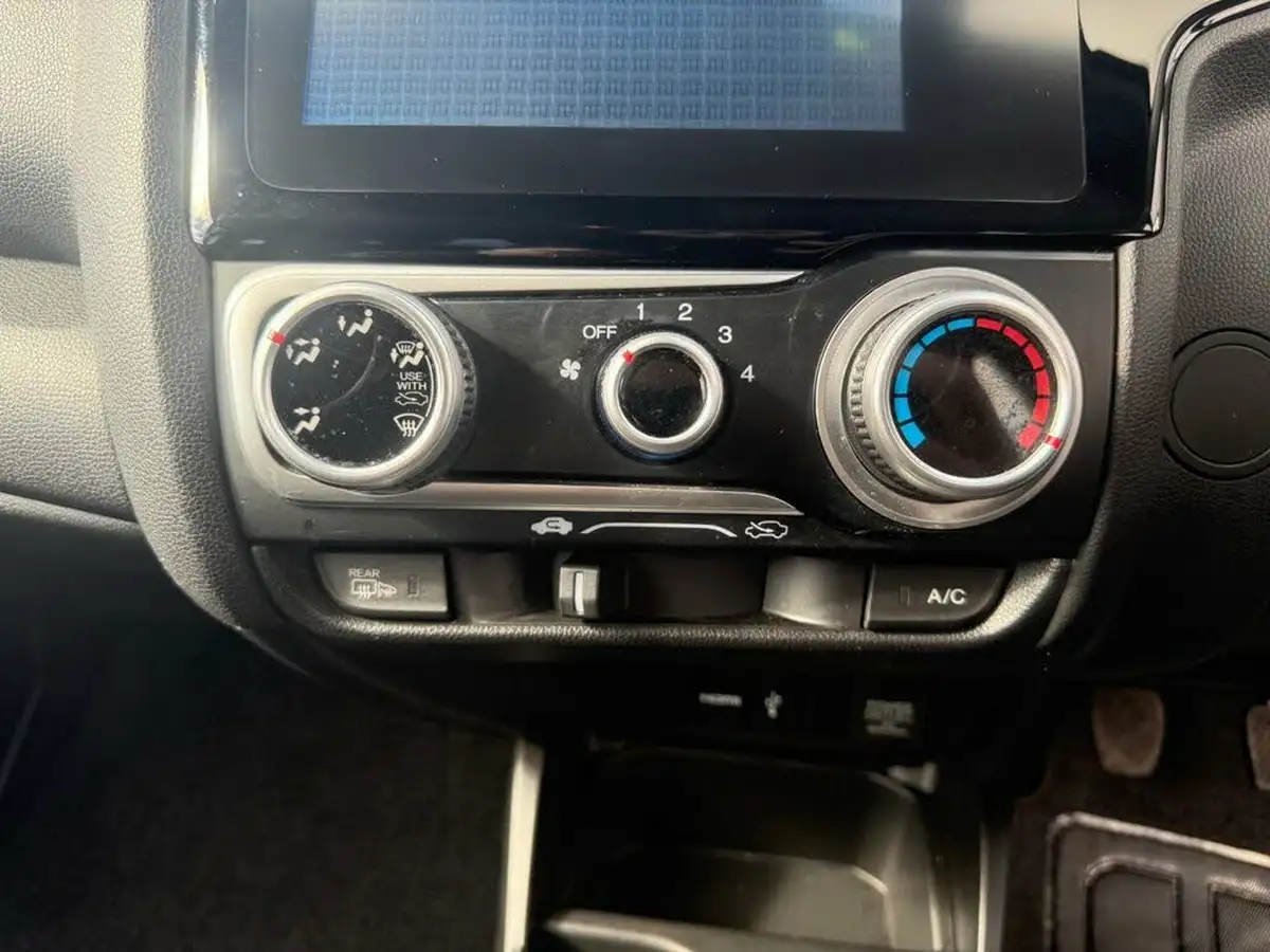 2017-honda-jazz-13-i-vtec-se-big-26