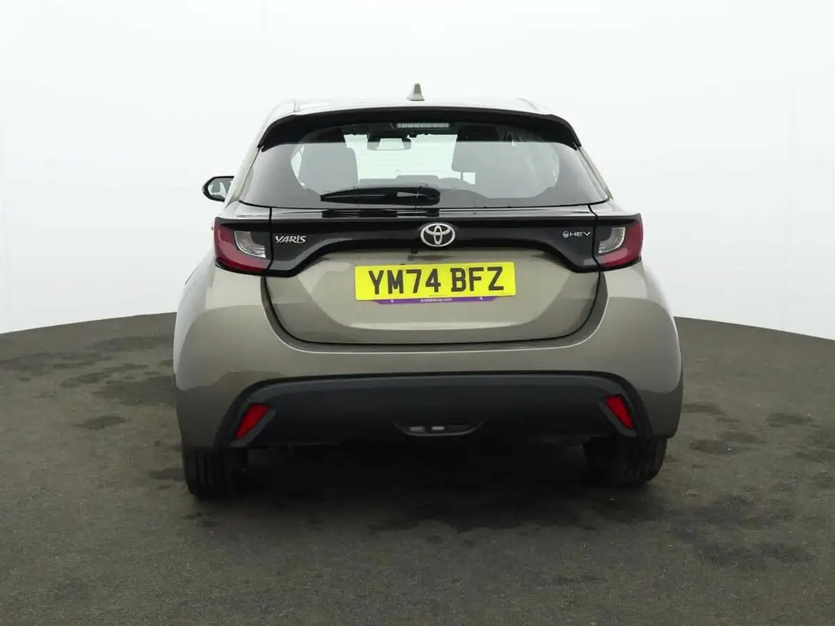 2024-toyota-yaris-15-vvt-i-icon-big-2