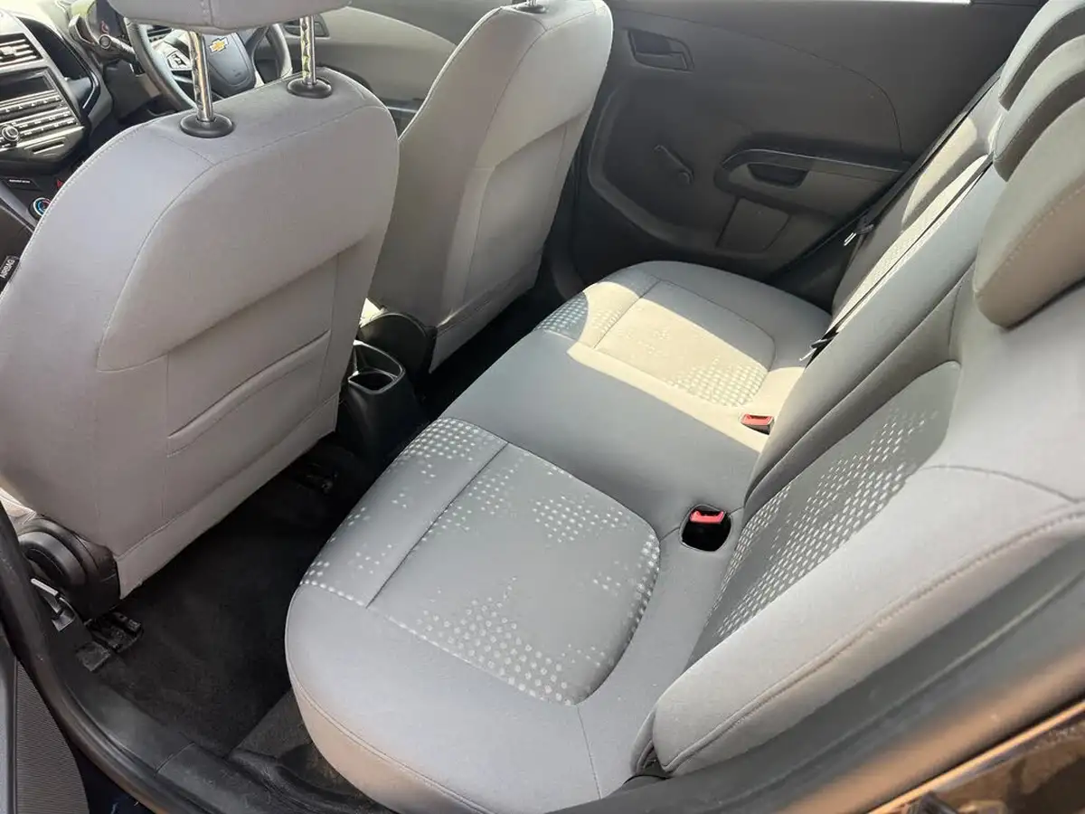 2012-chevrolet-aveo-12-ls-84bhp-1229cc-big-10