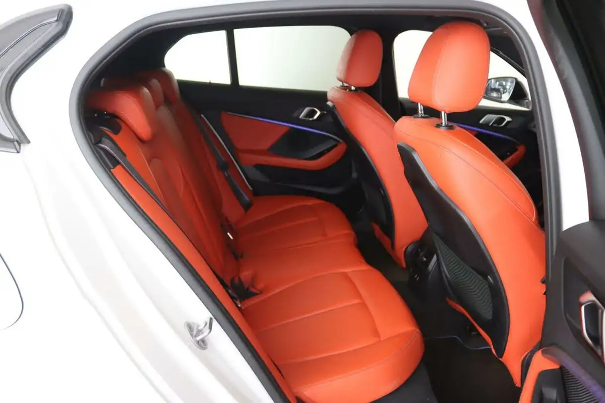 2020-bmw-1-series-20td-118d-m-sport-big-15