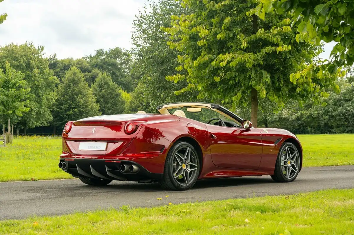 2015-ferrari-california-39-t-big-18
