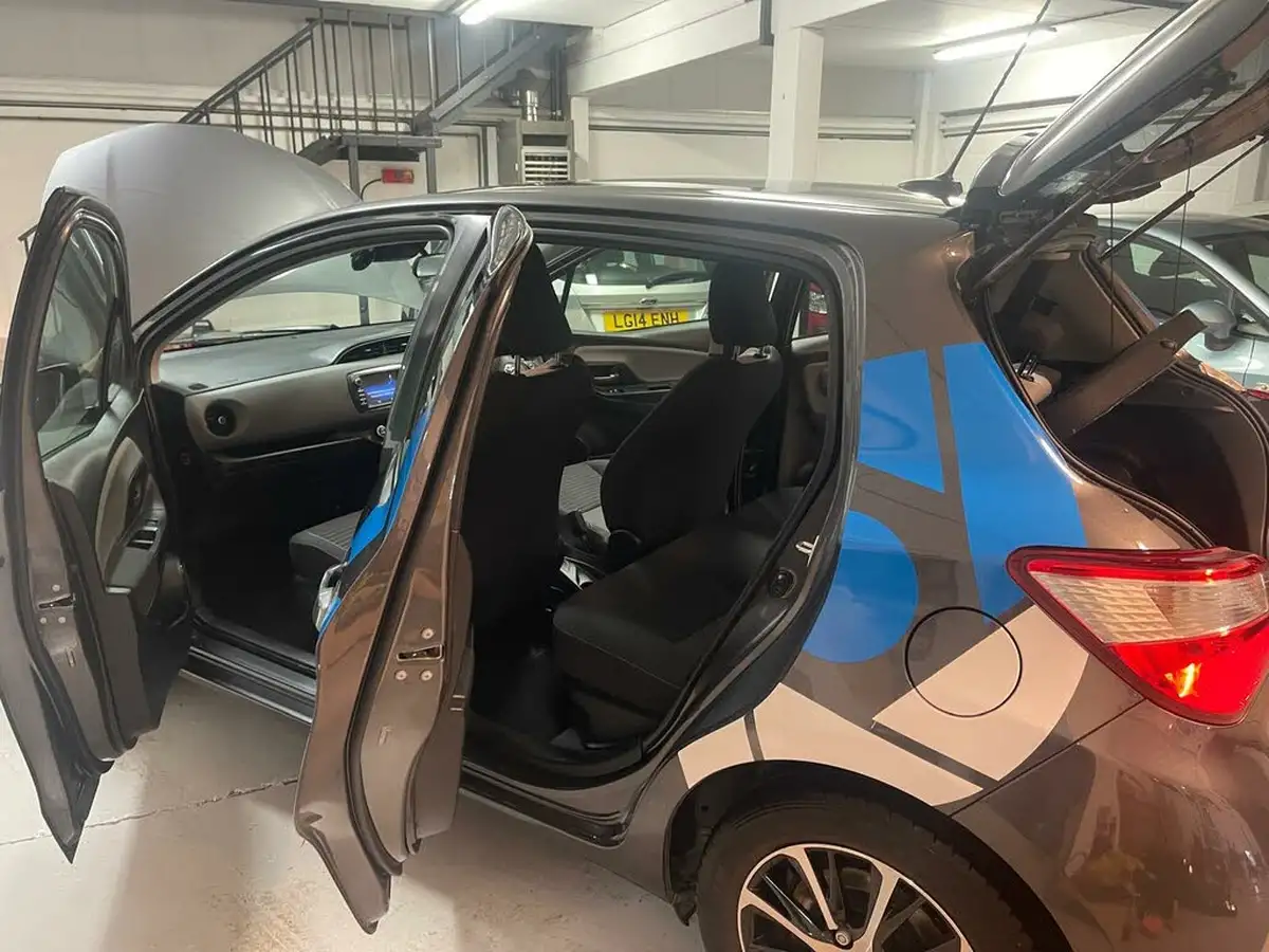 2019-toyota-yaris-15-vvt-i-icon-tech-98bhp-hybrid-1497cc-e-cvt-big-11