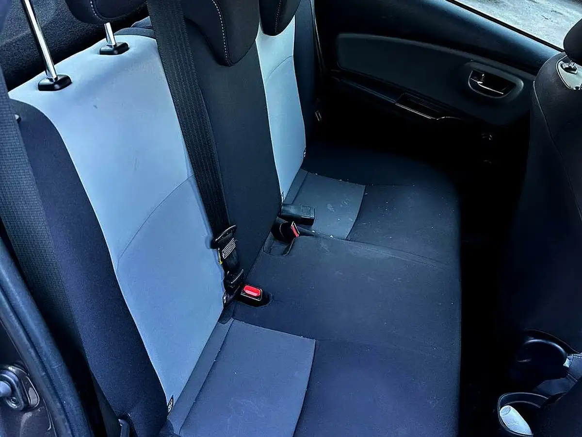 2019-toyota-yaris-15-vvt-i-icon-tech-98bhp-hybrid-1497cc-e-cvt-big-39