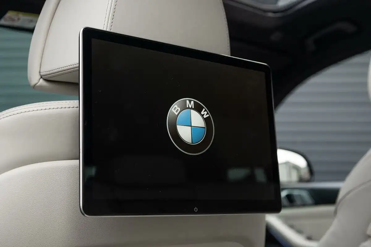 2020-bmw-x7-30td-m50d-big-31