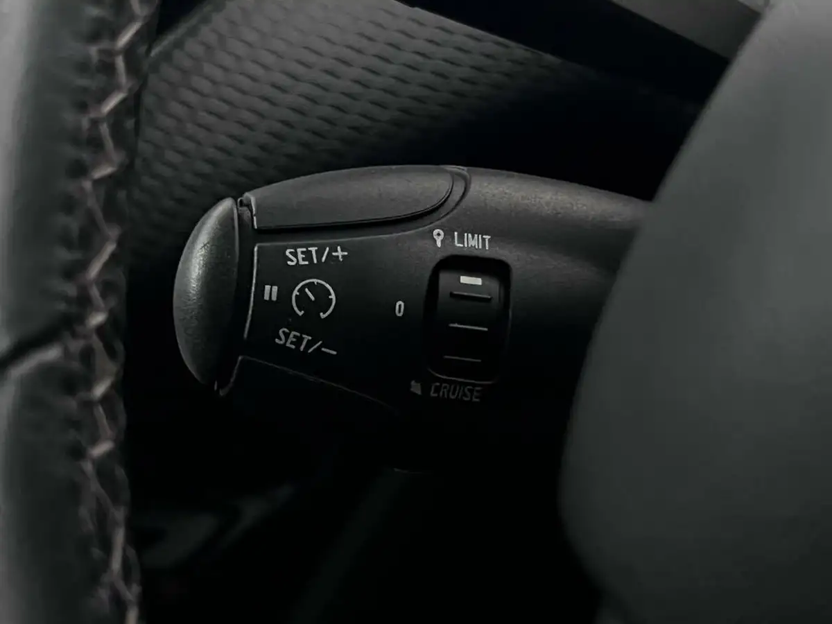2019-peugeot-208-12-puretech-tech-edition-82bhp-big-22