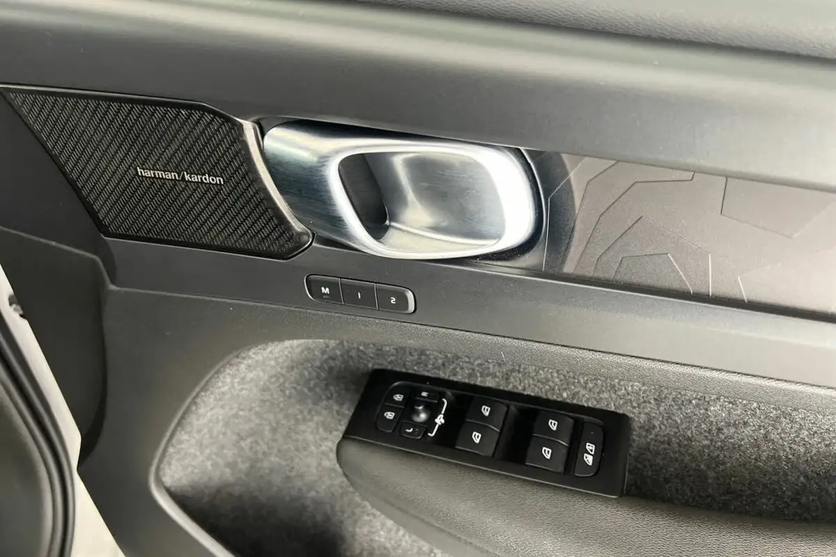 2022-volvo-c40-e-twin-recharge-pro-big-30