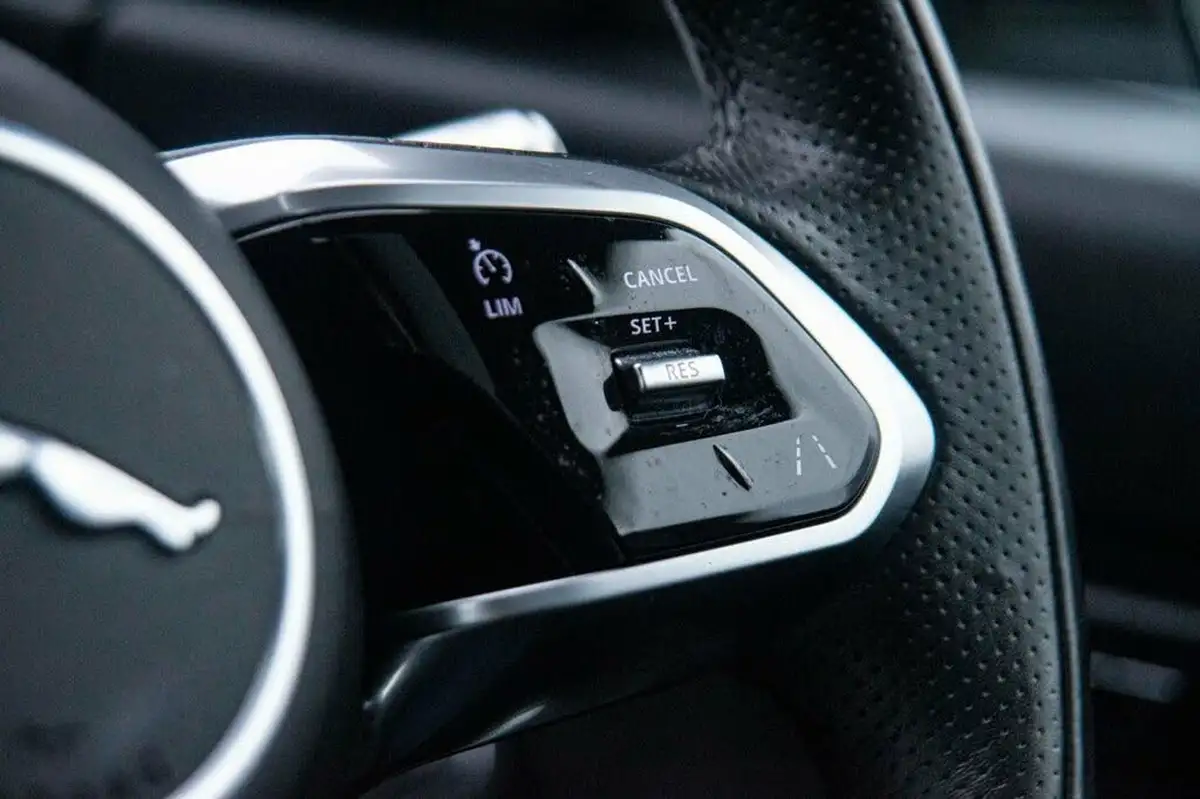 2021-jaguar-e-pace-20-d165-r-dynamic-se-big-12