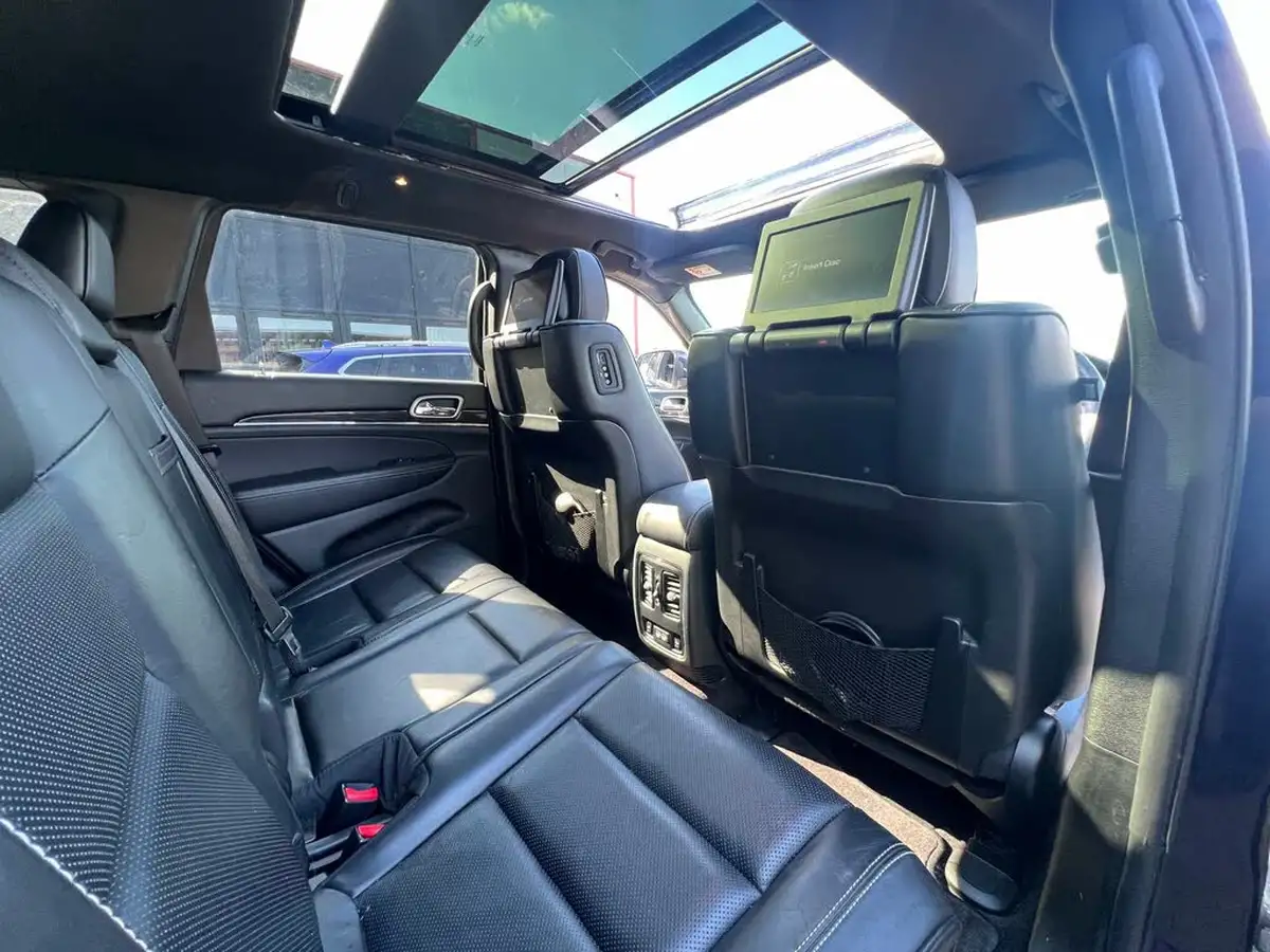2017-jeep-grand-cherokee-30crd-overland-4x4-big-30
