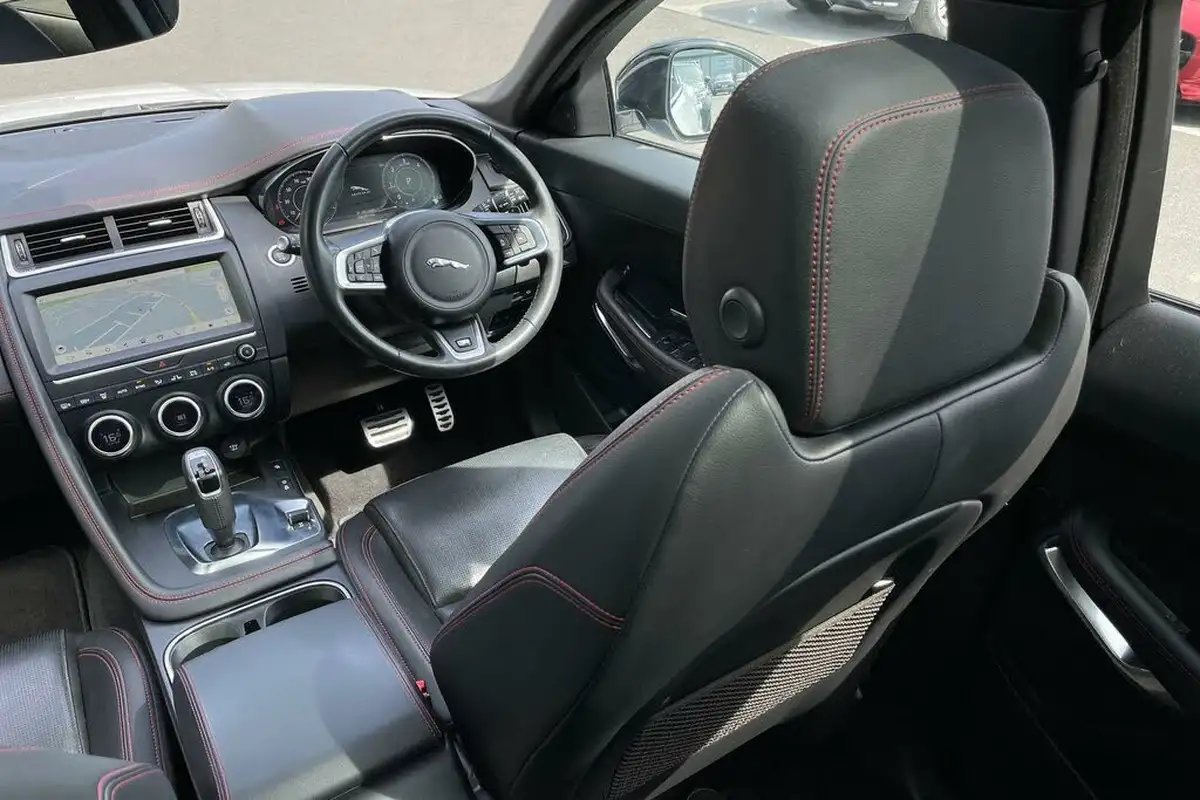 2019-jaguar-e-pace-20-i4d-chequered-flag-150ps-big-38