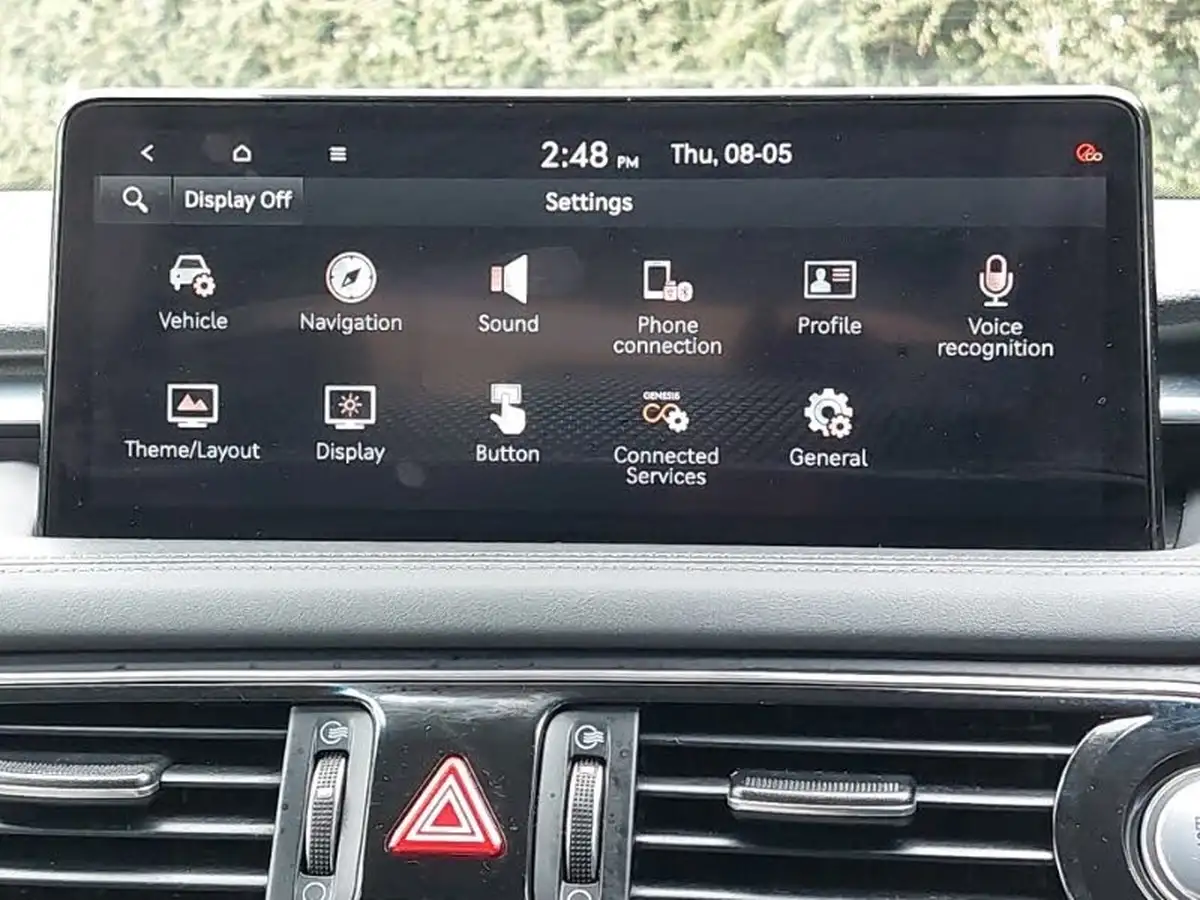 2021-genesis-g70-20-t-premium-line-saloon-4d-big-11