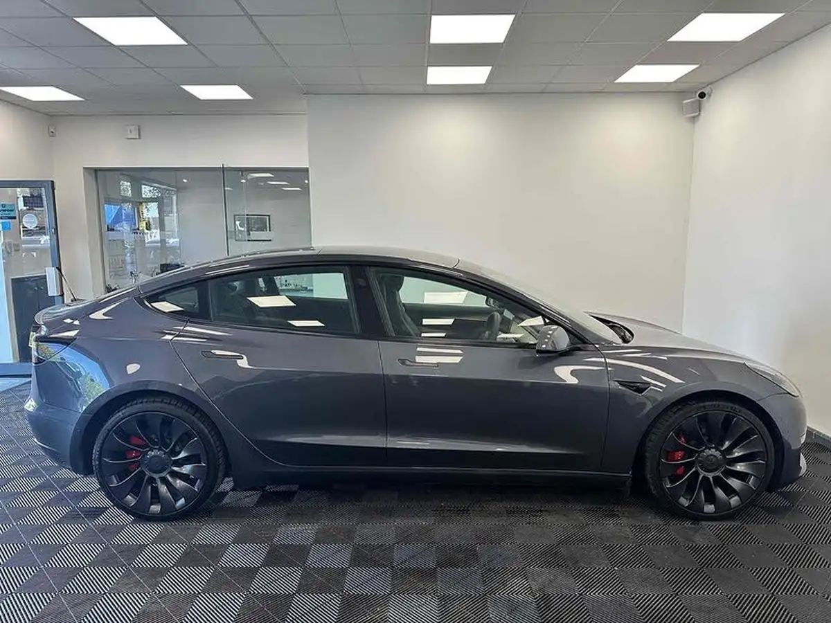 2021-tesla-model-3-e-performance-4x4-big-7