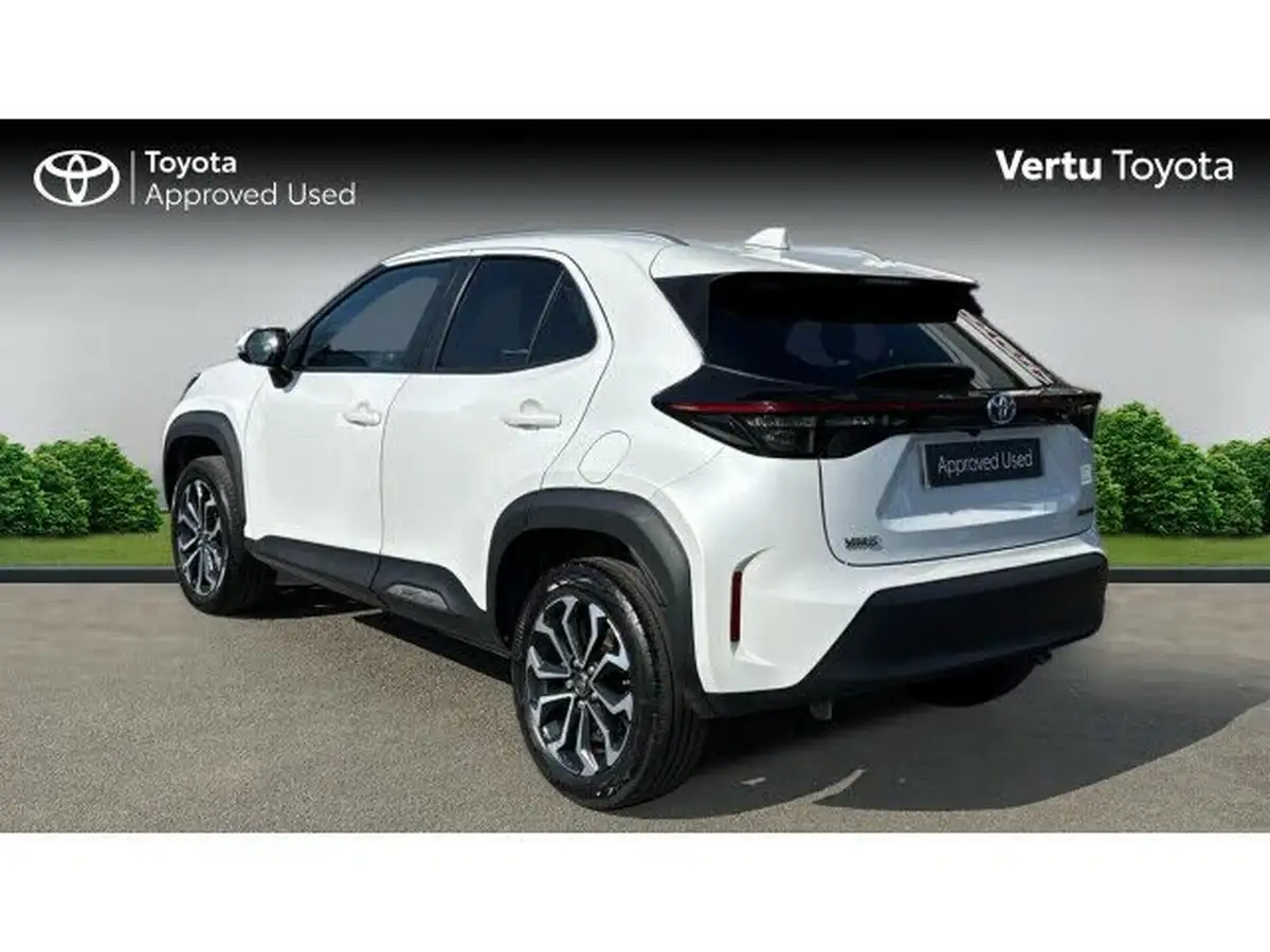 2021-toyota-yaris-15-vvt-i-design-panoramic-roof-big-3