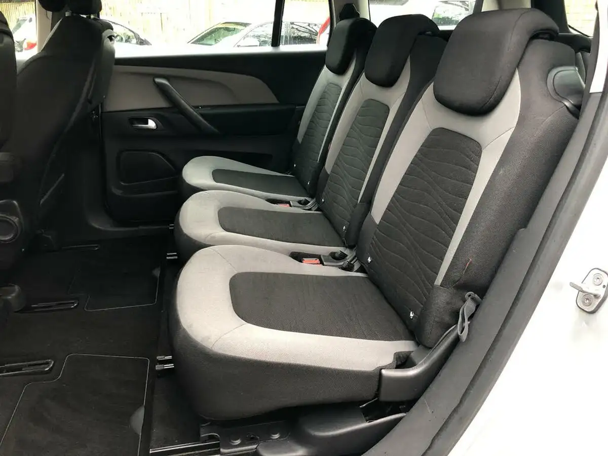 2016-citroen-grand-c4-picasso-16bluehdi-exclusive-eat6-big-26