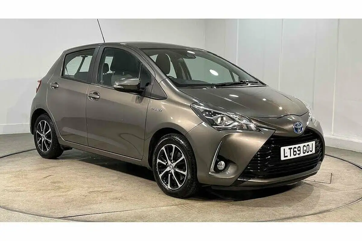 2019-toyota-yaris-15-vvt-i-icon-tech-98bhp-hybrid-1497cc-e-cvt-big-10