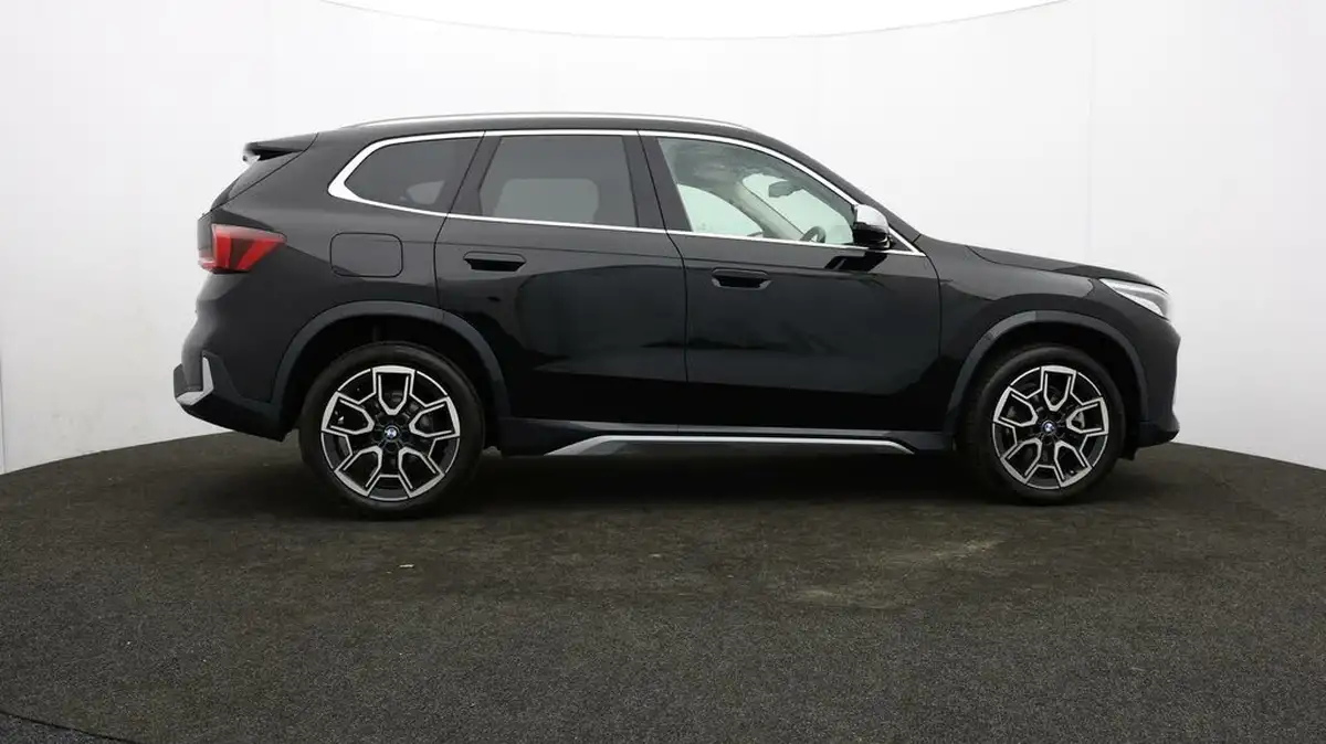 2022-bmw-x1-15-sdrive20i-xline-big-36