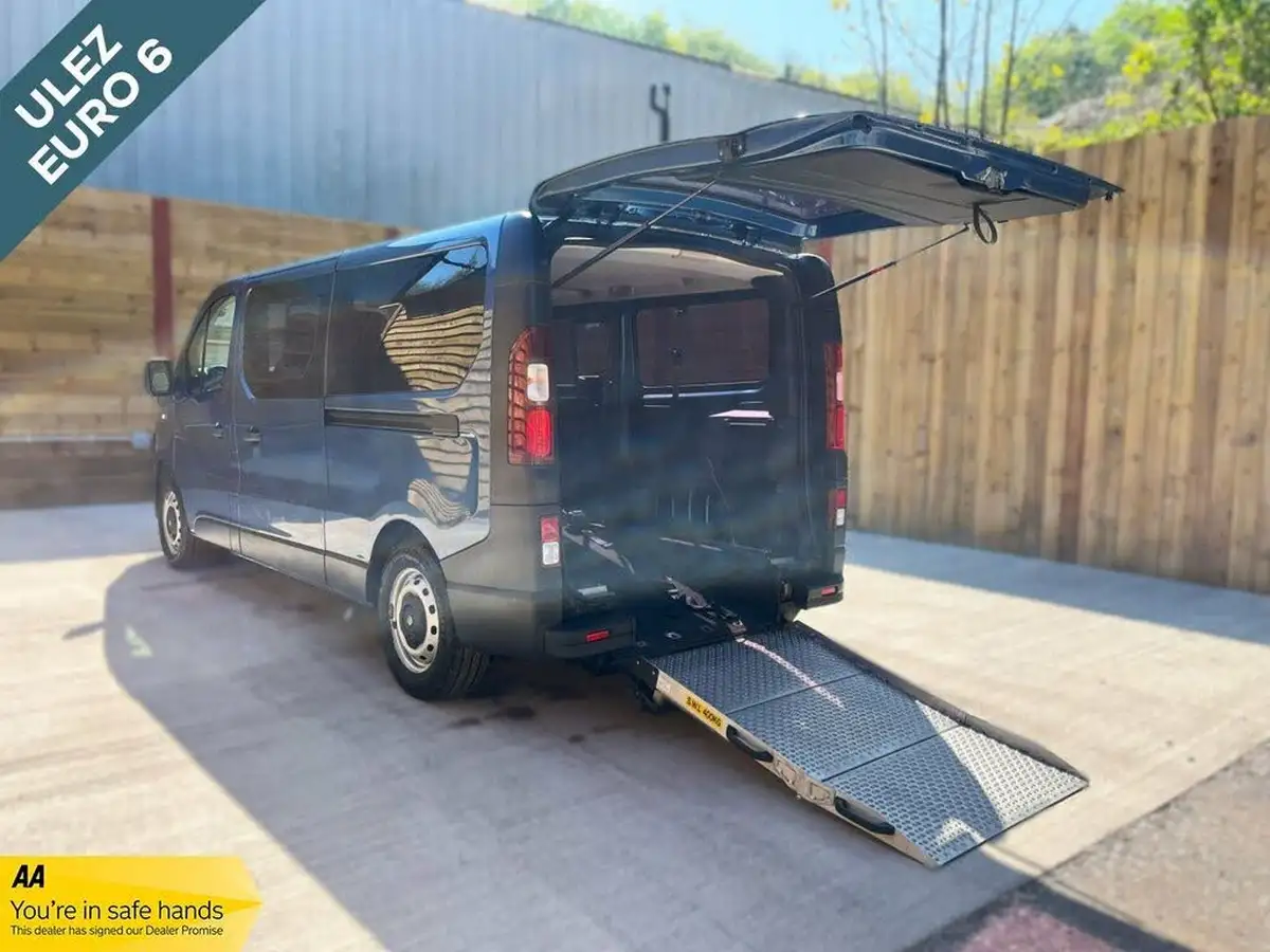 2017-vauxhall-vivaro-16cdti-2900-l2h1-95pseu6-ss-9-seats-combi-big-0