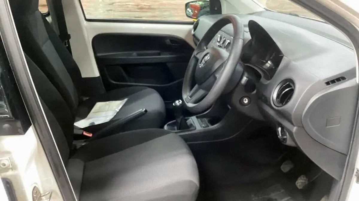 2016-skoda-citigo-10-mpi-black-edition-5d-big-6