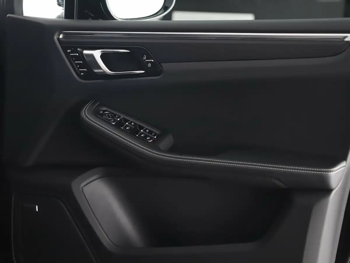 2025-porsche-macan-20-t-big-25