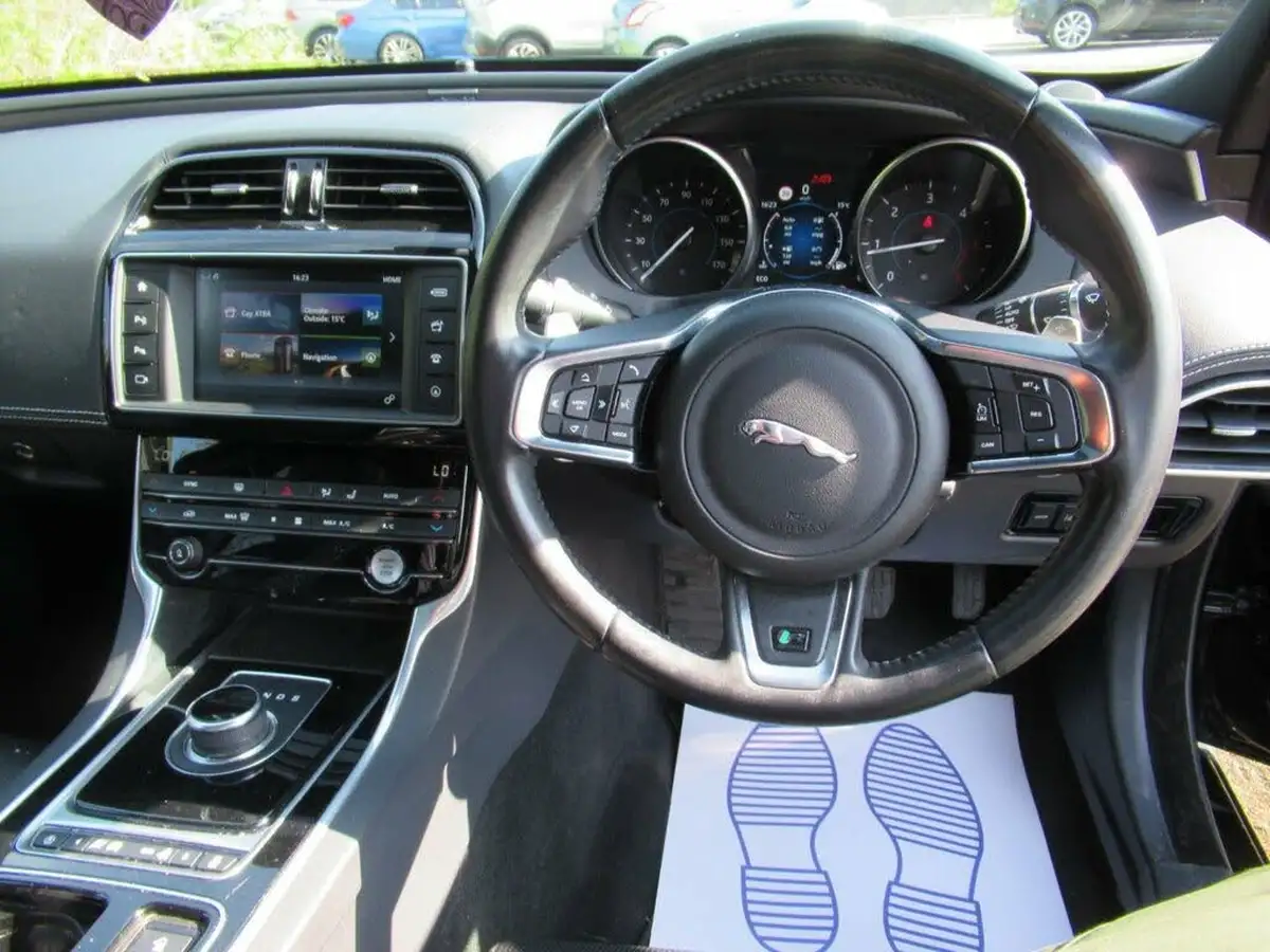 2017-jaguar-xe-20d-r-sport-180ps-awd-ss-1999cc-auto-big-12