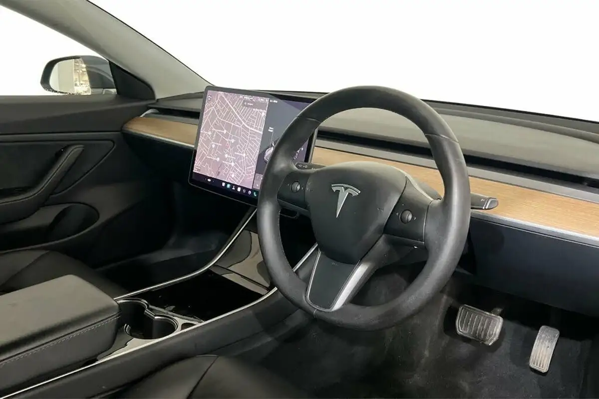 2020-tesla-model-3-e-long-range-big-5