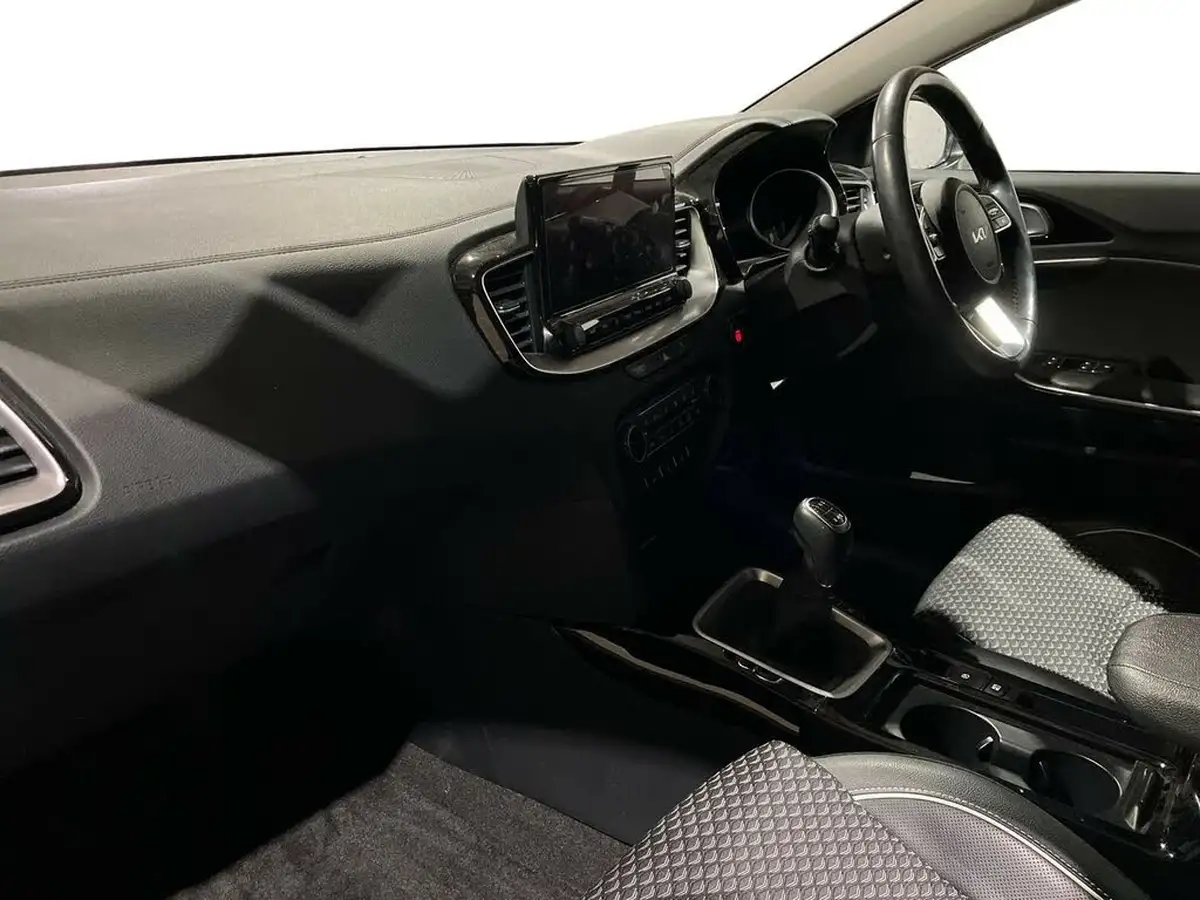 2022-kia-xceed-15-t-gdi-3-big-5