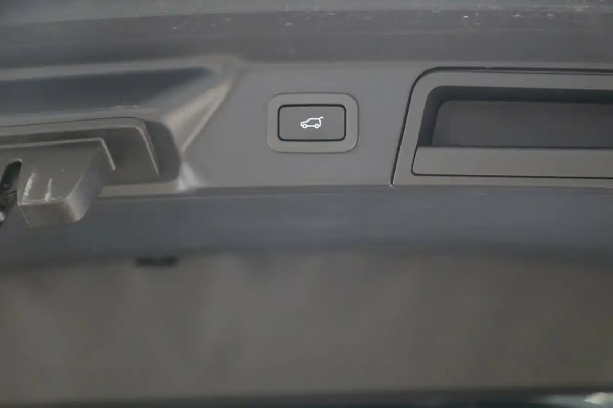 2019-land-rover-range-rover-velar-20-d240-r-dynamic-hse-big-53