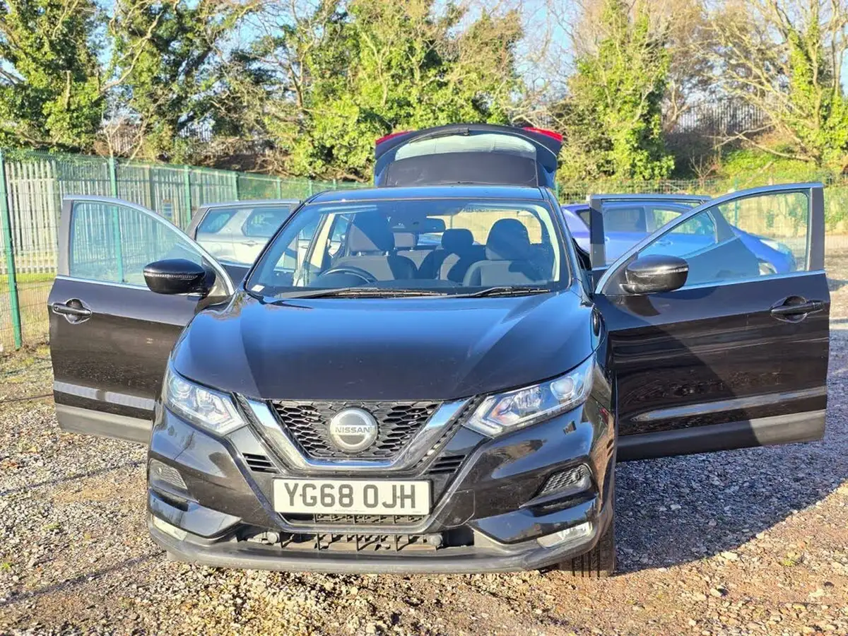 2018-nissan-qashqai-15dci-acenta-premium-heat-pack-big-5