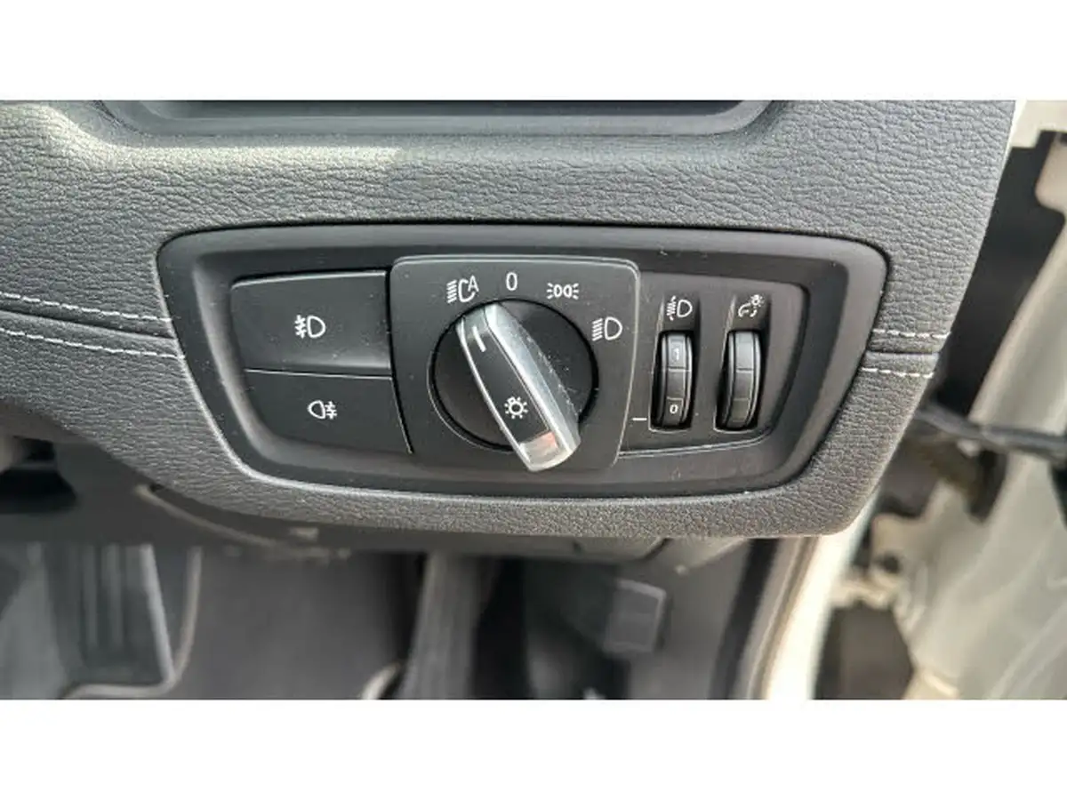2022-bmw-x1-20td-sdrive18d-xline-sport-auto-big-32