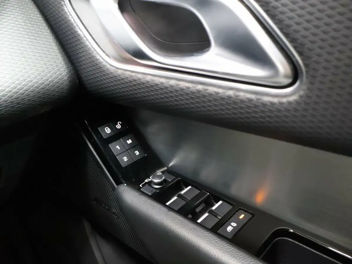2019-land-rover-range-rover-velar-20-d180-r-dynamic-s-big-28