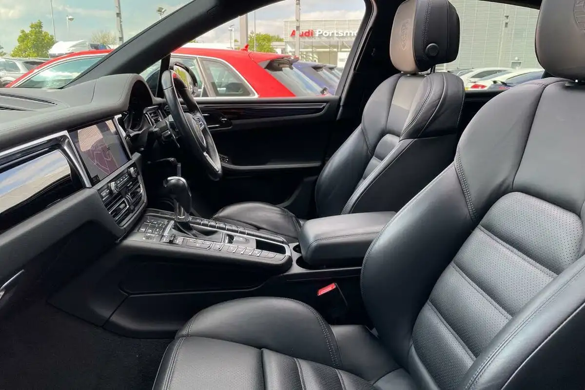 2020-porsche-macan-30-s-big-26