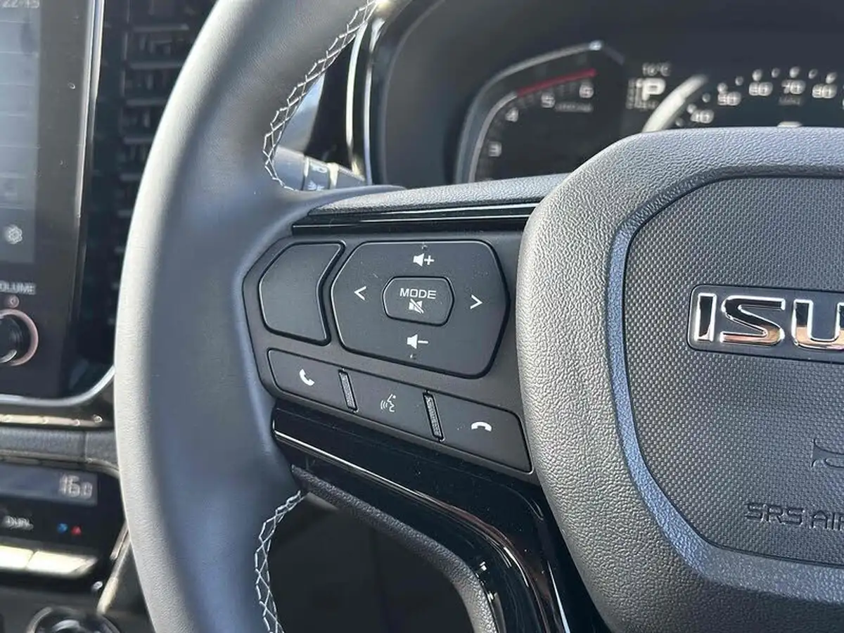 2025-isuzu-d-max-19td-v-cross-steel-edition-auto-big-31