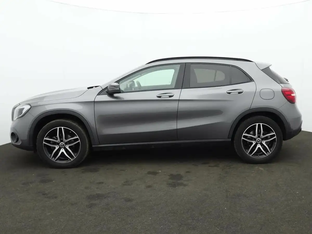 2020-mercedes-benz-gla-class-16-gla-180-urban-edition-7g-dct-big-4