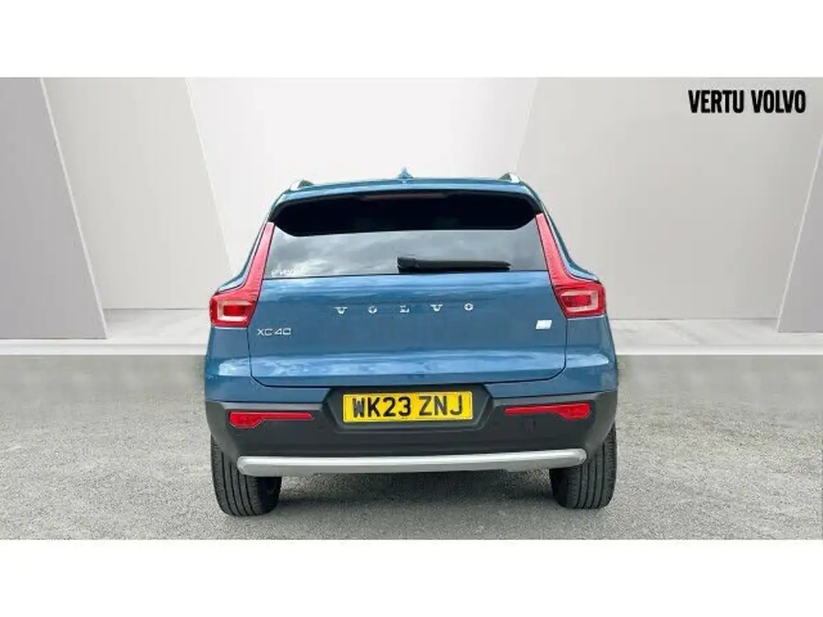 2023-volvo-xc40-15-t5-ultimate-dark-big-12