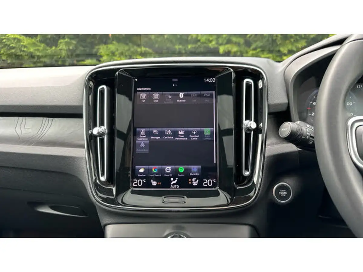 2023-volvo-xc40-15-t5-ultimate-dark-big-36