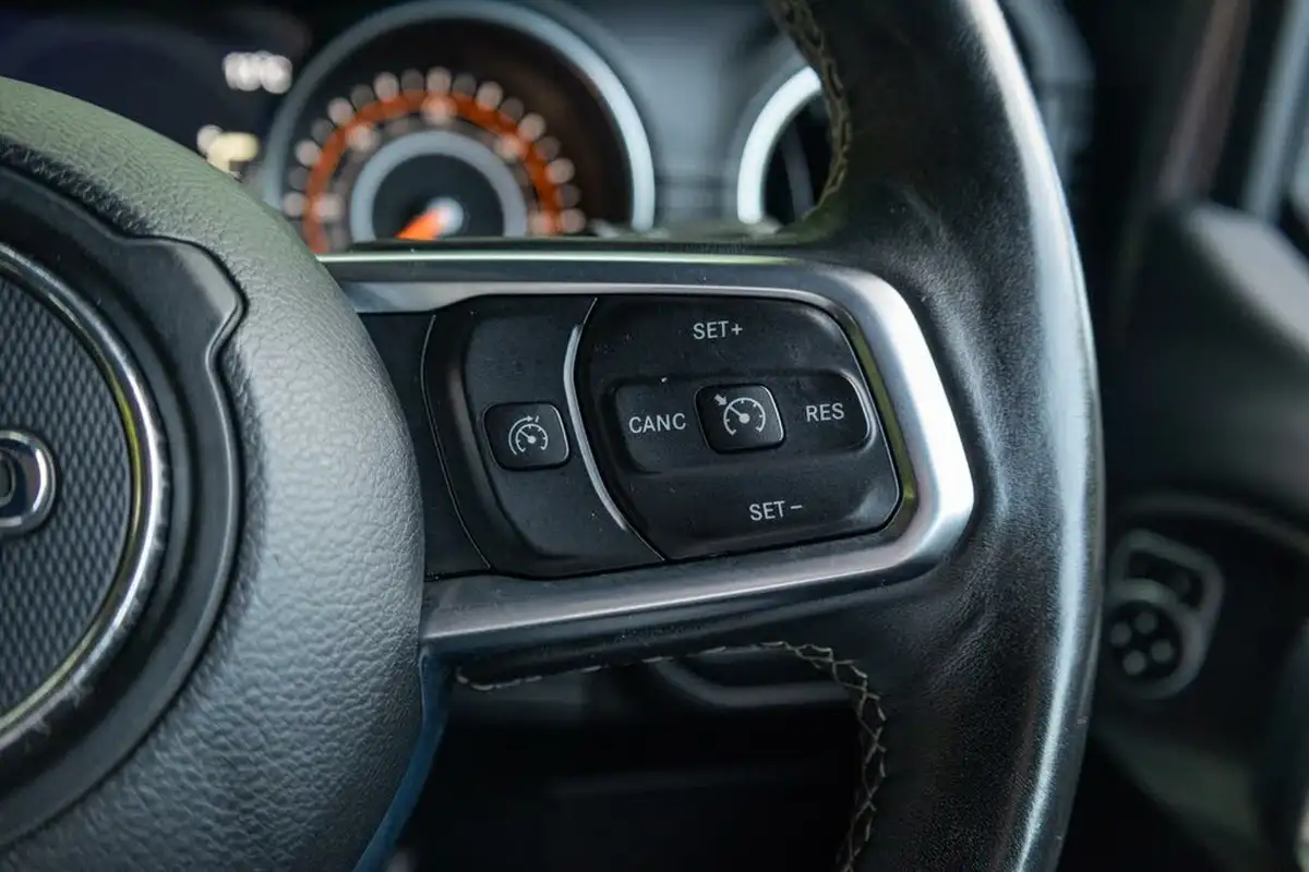 2019-jeep-wrangler-20-gme-overland-hard-5d-big-25